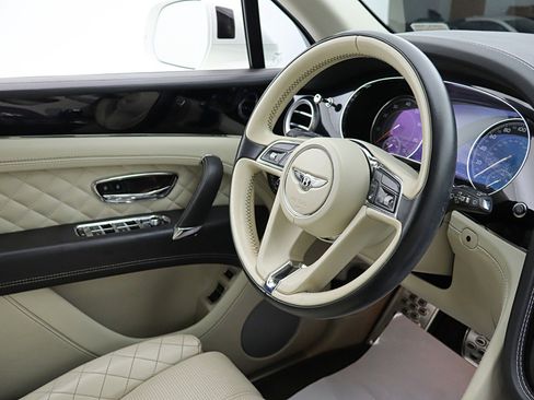Certified 2017 Bentley Bentayga AWD/4WD image 22