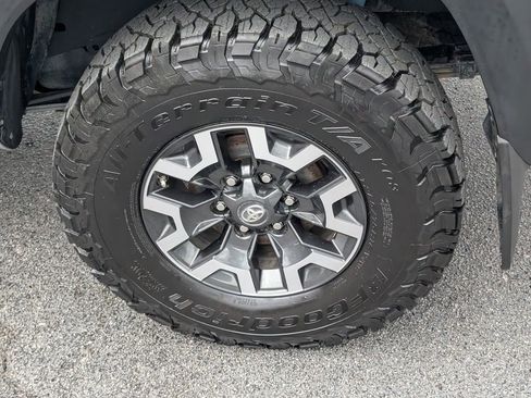 Used 2020 Toyota Tacoma TRD Off-Road image 9