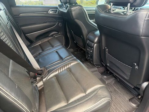 Used 2017 Jeep Grand Cherokee SRT image 23