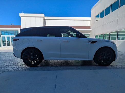 Used 2025 Land Rover Range Rover Sport Dynamic SE image 3