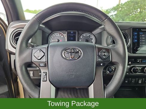 Used 2016 Toyota Tacoma TRD Off-Road w/ Premium & Technology Package AWD/4WD image 10