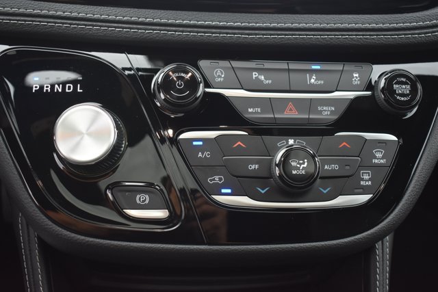 New 2027 Chrysler Pacifica Limited AWD/4WD image 29