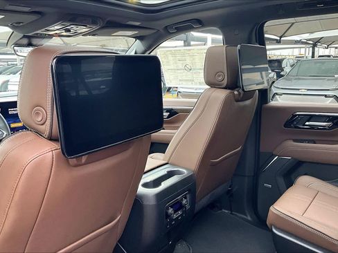 New 2026 Chevrolet Suburban High Country image 19