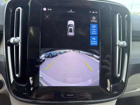 Certified 2023 Volvo XC40 B5 Plus AWD/4WD image 25