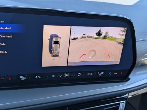 New 2026 Chevrolet Traverse LT image 11