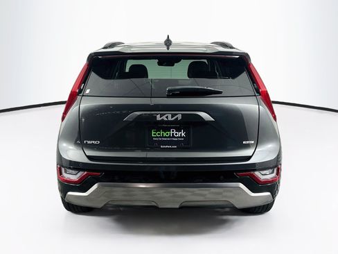 Used 2024 Kia Niro SX Touring FWD image 7