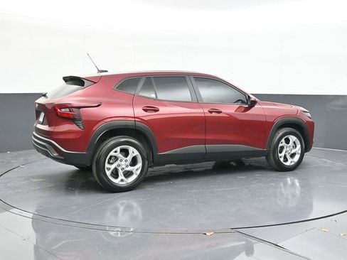 Used 2024 Chevrolet Trax LS w/ LS Convenience Package image 16