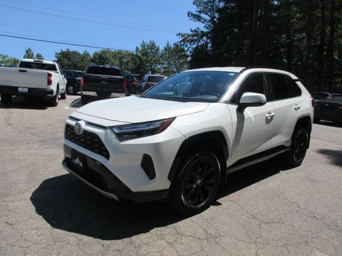 Used 2022 Toyota RAV4 SE w/ SE Grade Weather Package AWD/4WD image 1