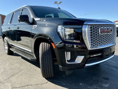 Used 2021 GMC Yukon XL Denali image 2