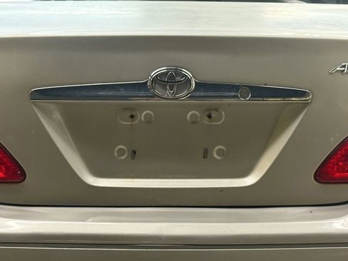 Used 2004 Toyota Avalon XLS image 11