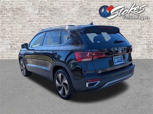 Certified 2024 Volkswagen Taos SE image 6