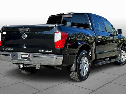 Used 2019 Nissan Titan SV image 12