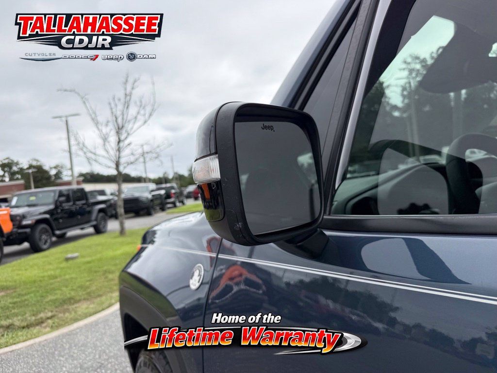 Used 2023 Jeep Renegade Latitude AWD/4WD image 15