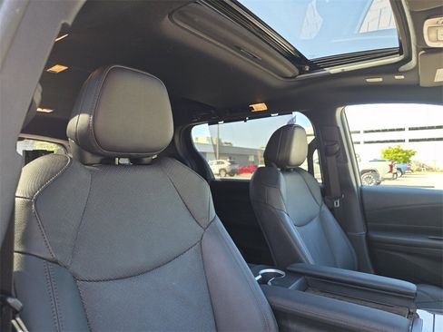 Certified 2025 Toyota Sienna Platinum image 15