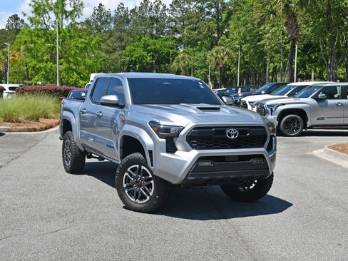 Used 2025 Toyota Tacoma TRD Sport AWD/4WD image 6