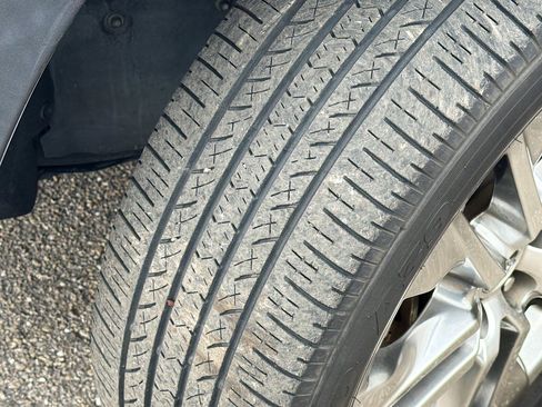 Used 2020 Toyota RAV4 XLE Premium image 40