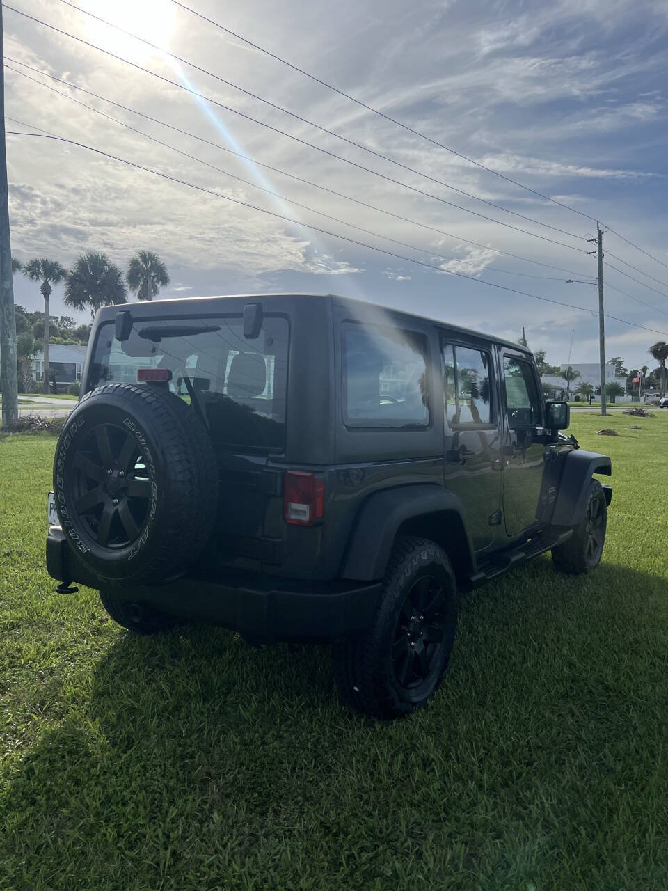 Used 2018 Jeep Wrangler Unlimited Sport w/ Connectivity Group AWD/4WD image 9
