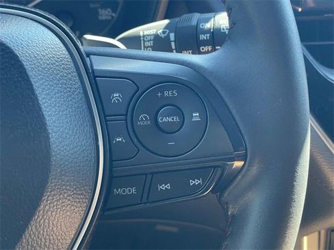 Used 2024 Toyota Corolla Cross SE image 13
