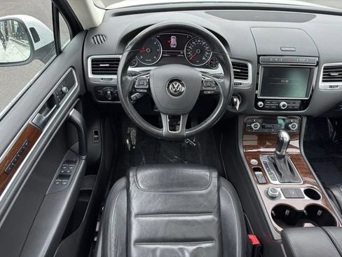 Used 2015 Volkswagen Touareg TDI AWD/4WD image 5