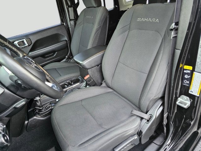 Used 2020 Jeep Wrangler Unlimited Sahara AWD/4WD image 25