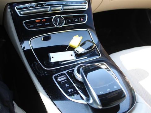 Used 2017 Mercedes-Benz E 300 4MATIC image 25
