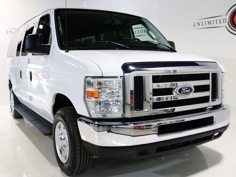 Used 2014 Ford E-350 and Econoline 350 XLT image 19