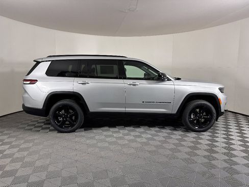 New 2025 Jeep Grand Cherokee L Limited w/ Black Appearance Package AWD/4WD image 16