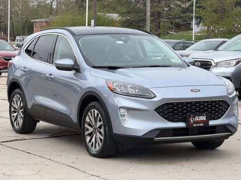 Used 2022 Ford Escape Titanium AWD/4WD image 2