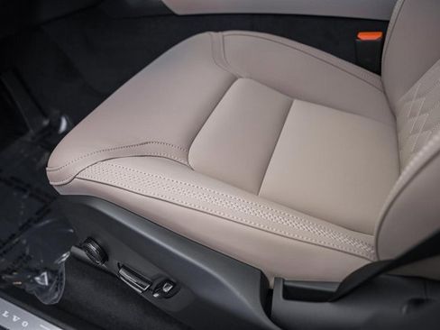 New 2026 Volvo XC90 B6 Plus w/ Protection Package Premier image 32