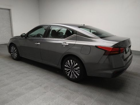 Used 2025 Nissan Altima 2.5 SV FWD image 3