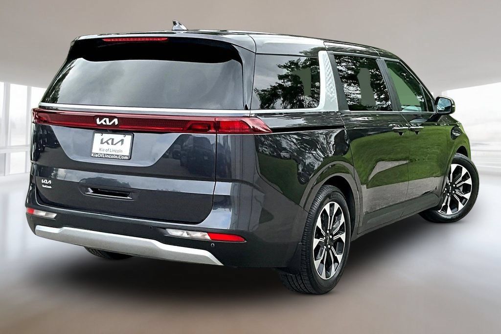 Used 2022 Kia Carnival EX FWD image 6