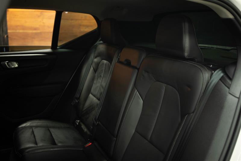 Used 2023 Volvo XC40 B4 Ultimate FWD image 13