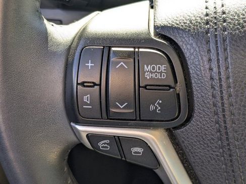 Used 2016 Toyota Highlander Limited image 25