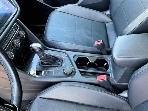 Used 2019 Volkswagen Tiguan SE image 13