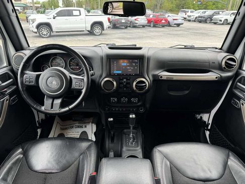 Used 2016 Jeep Wrangler Unlimited Sahara image 14