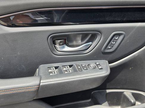 Used 2025 Honda Pilot TrailSport image 11