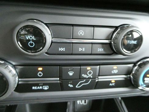 New 2026 Ford Bronco 2-Door AWD/4WD image 13