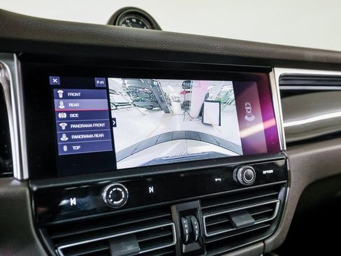 Certified 2022 Porsche Macan image 19