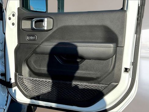 Used 2023 Jeep Wrangler Unlimited Sahara w/ Cold Weather Group image 26