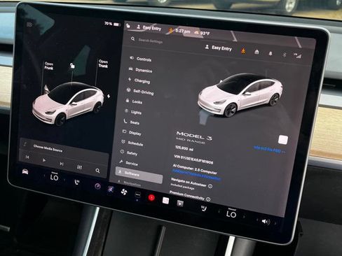Used 2018 Tesla Model 3 RWD image 18