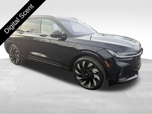 Used 2024 Lincoln Nautilus Reserve w/ Equipment Group 202A image 11