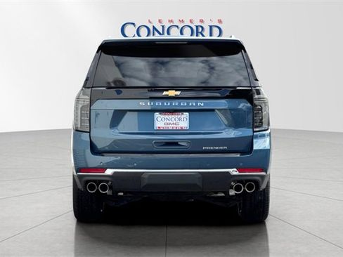 Used 2025 Chevrolet Suburban Premier image 5