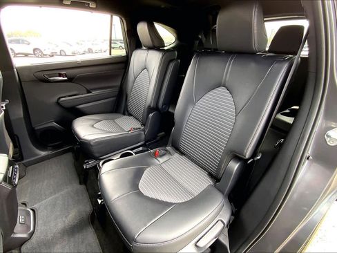 Certified 2025 Toyota Highlander XSE image 20