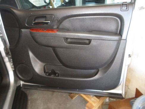 Used 2013 Chevrolet Avalanche LS image 33