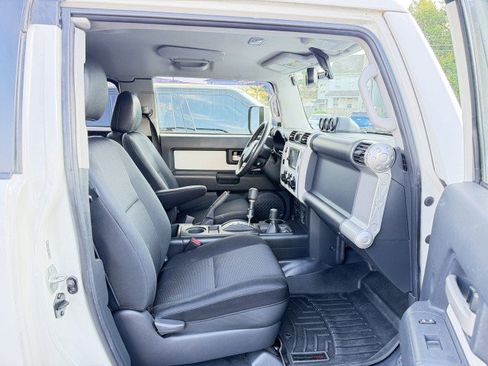 Used 2013 Toyota FJ Cruiser 4WD w/ Upgrade Pkg image 12