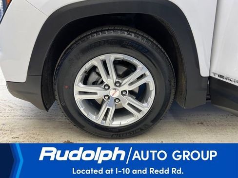 Used 2024 GMC Terrain SLE image 25
