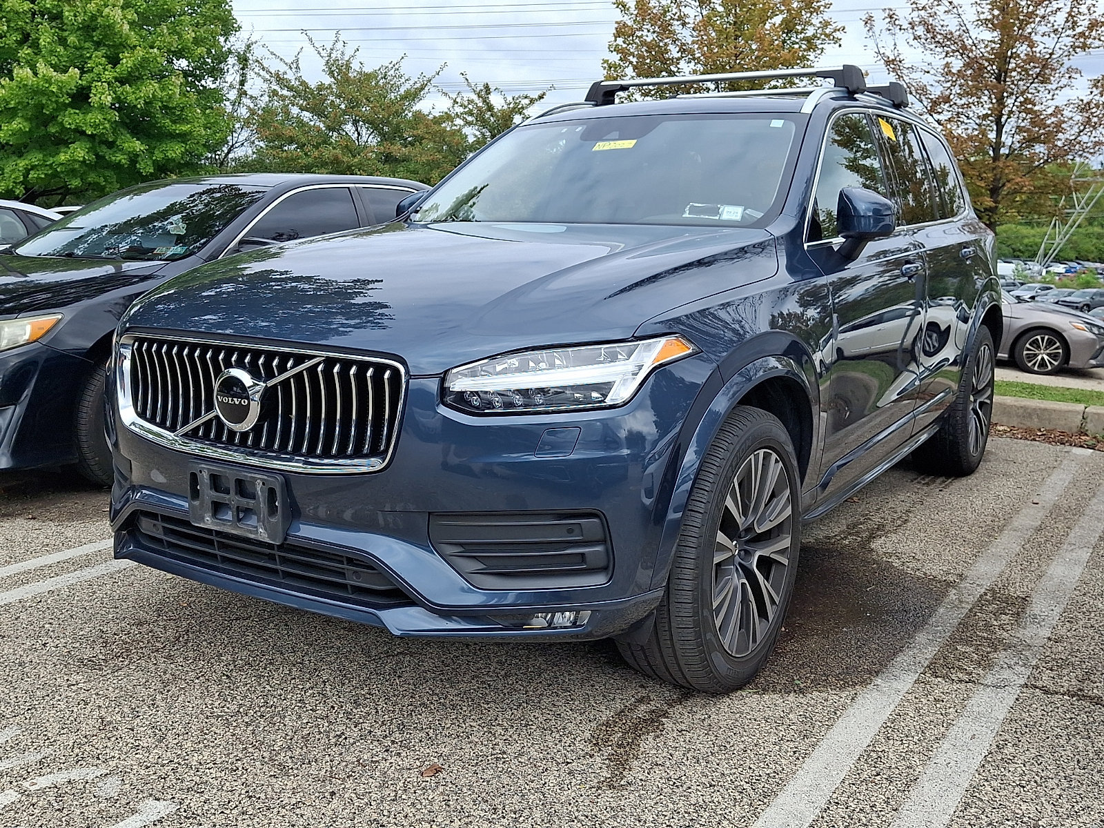 Used 2022 Volvo XC90 T6 Momentum AWD/4WD image 2