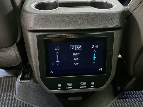 Used 2025 GMC Yukon XL Denali Ultimate AWD/4WD image 27