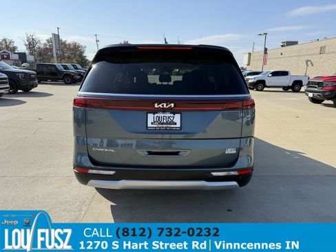 Used 2024 Kia Carnival EX image 7