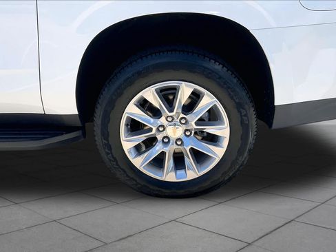 Used 2024 Chevrolet Suburban Premier RWD image 11